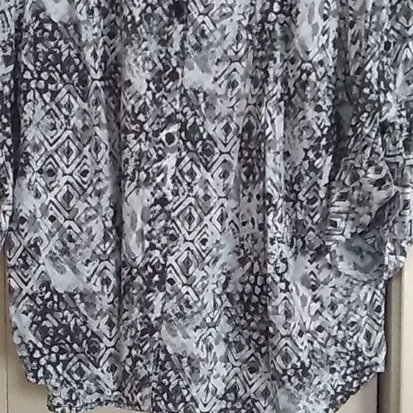 Gloria Vanderbilt button up top - Picture 4 of 14